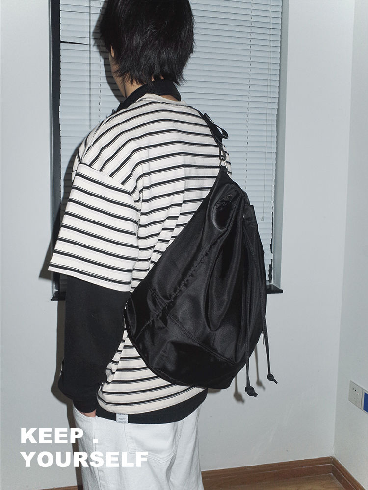 通勤百搭斜跨双肩包