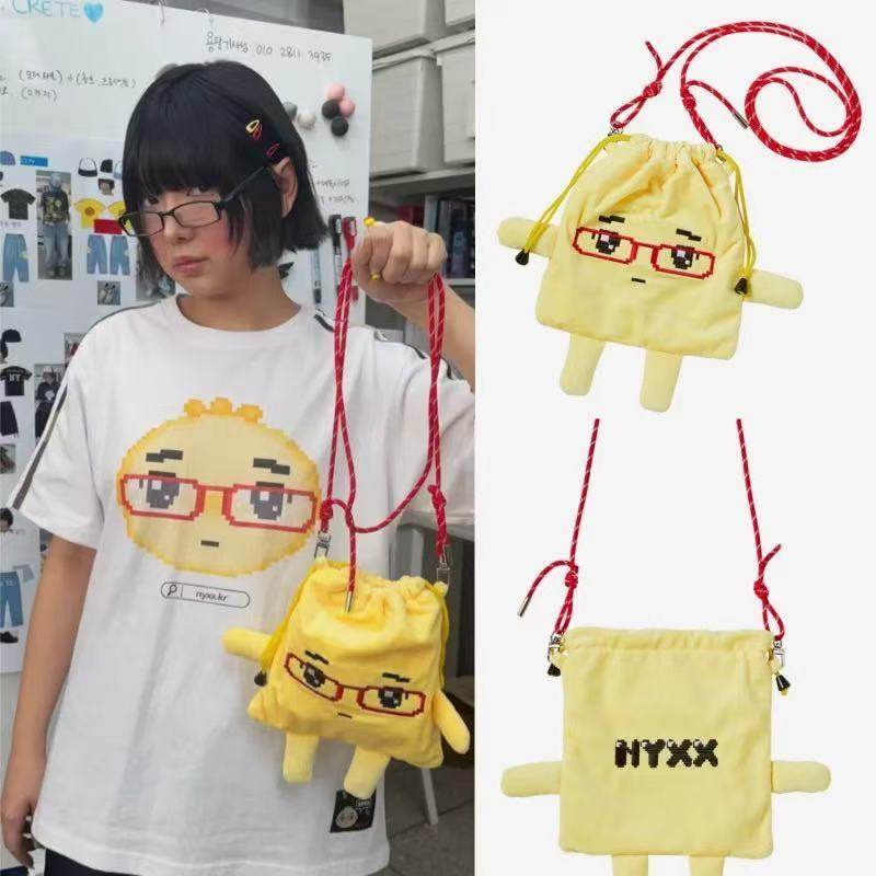 25夏韩国设计师品牌NYXX合作款眼镜饺子立体卡通玩偶化妆包斜挎包图片