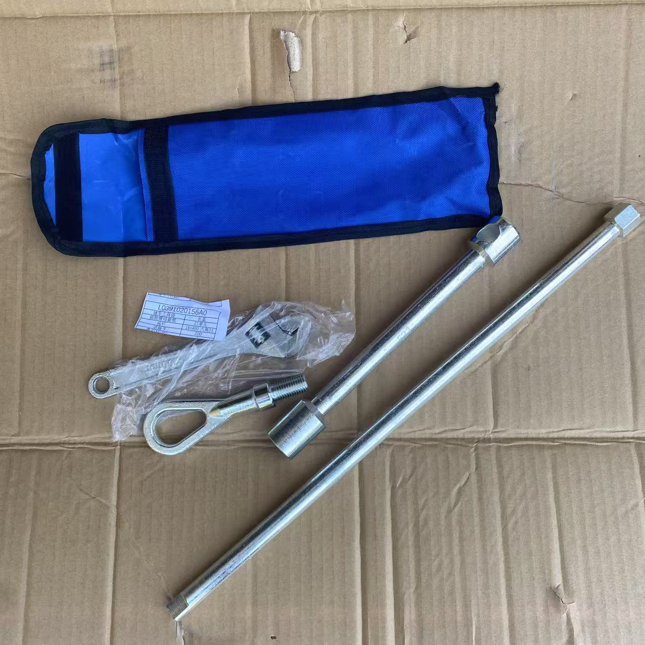 福田汽车时代祥菱M1M2拖车钩备胎升降摇杆撬棍轮胎扳手随车工具包