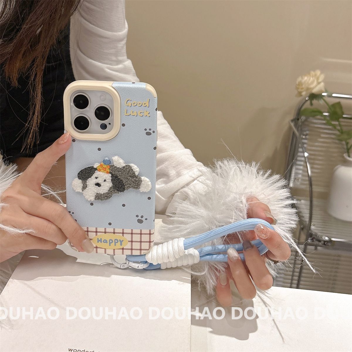 ins风皮纹小狗毛巾绣苹果16手机壳手绳iPhonePromax/14/13软12