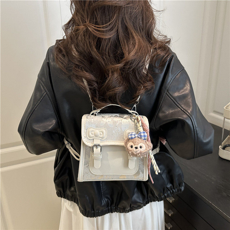 货源英伦风休闲双肩包包女时尚手提包学生百搭出游旅行小背包