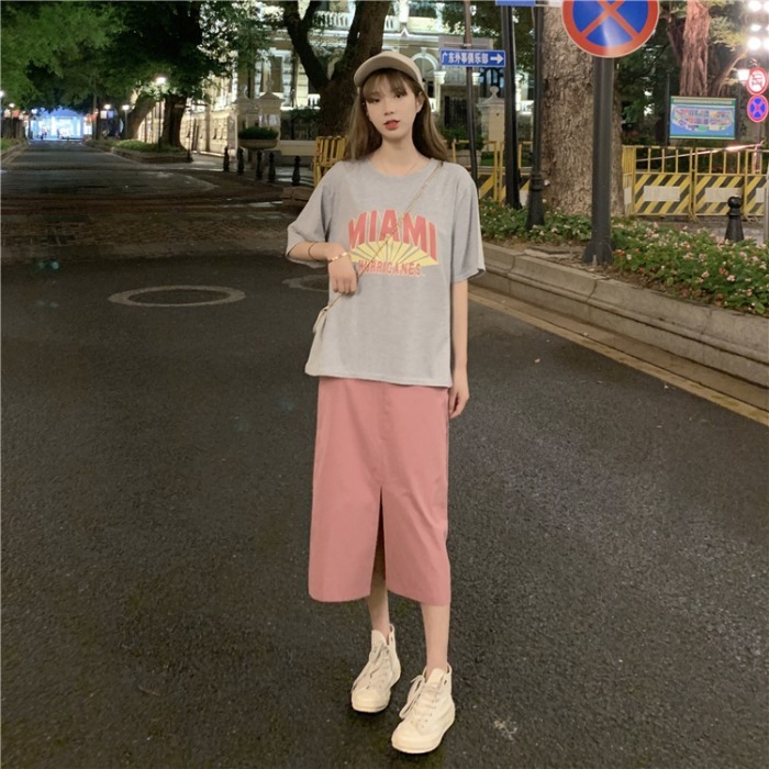 Real price loose and versatile letter printed T-shirt + front split skirt suit for women