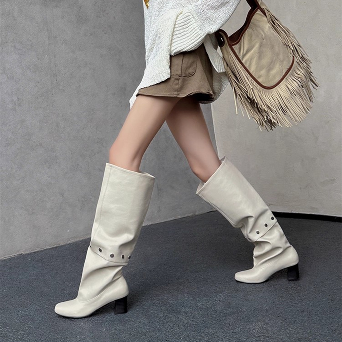 两穿的白色长筒靴2025新款