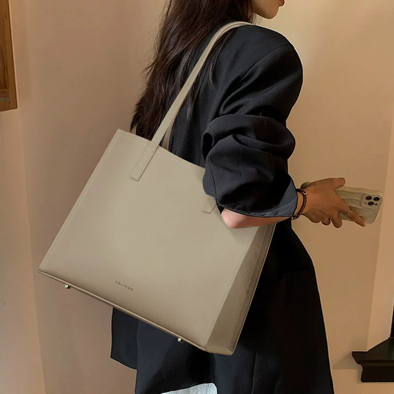 Capacious one-shoulder bag, genuine leather