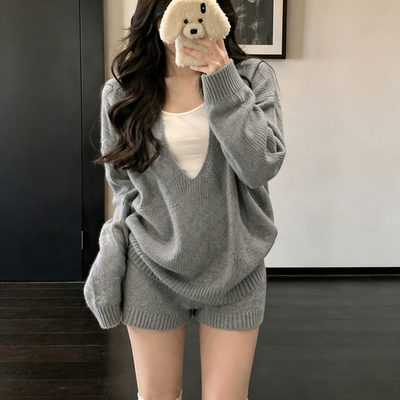 浅灰色短裤女2026新款秋冬针织小个子显瘦外穿辣妹休闲简约毛衣裤
