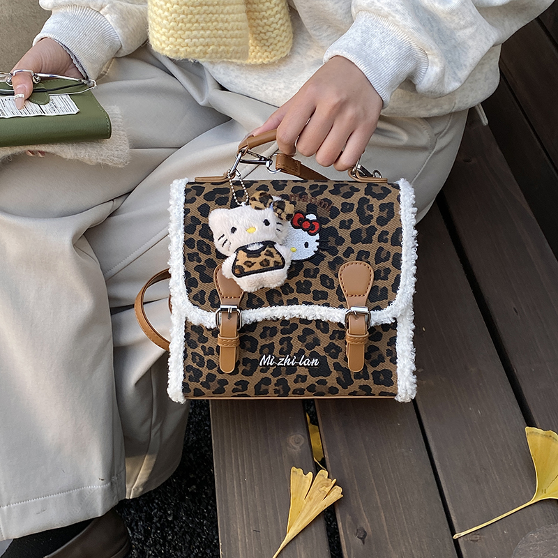 小女孩手拎毛呢款豹纹可爱卡通猫咪双肩包2025男女童韩版小众书包
