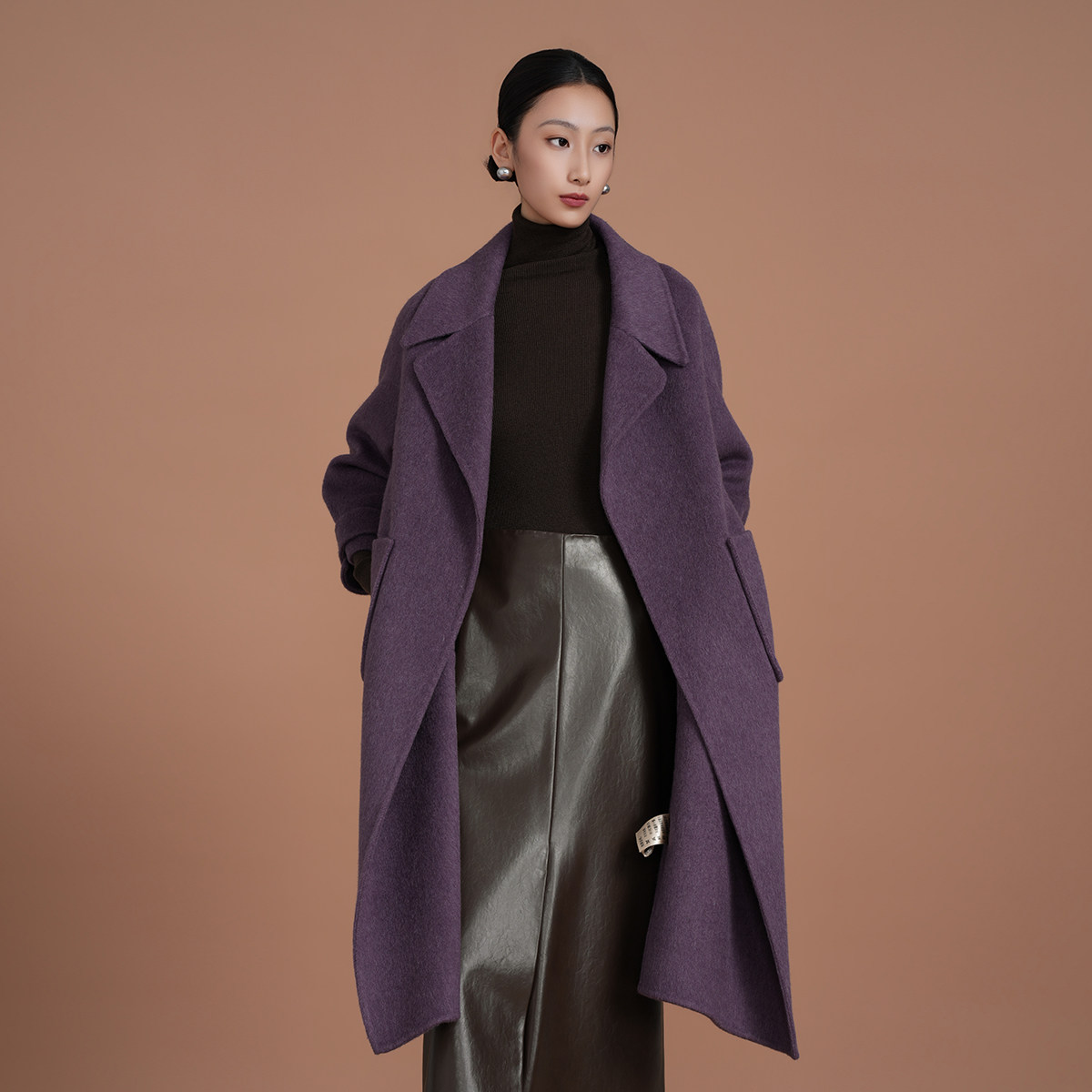 轻熟简约风紫色毛呢大衣女长款翻领宽松廓形外套
