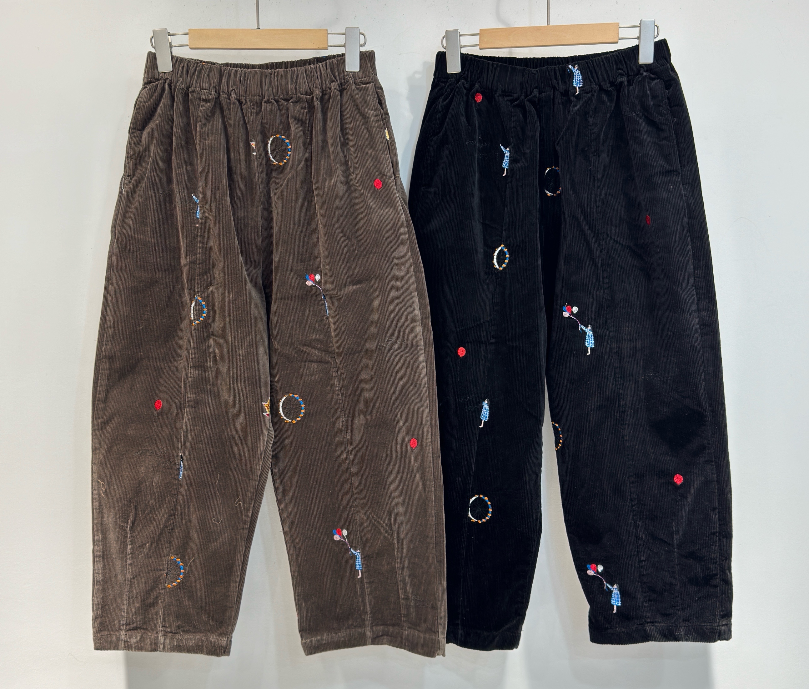 2025秋冬新款日系卡通刺绣松紧腰宽松休闲减龄灯芯绒直筒百搭裤女