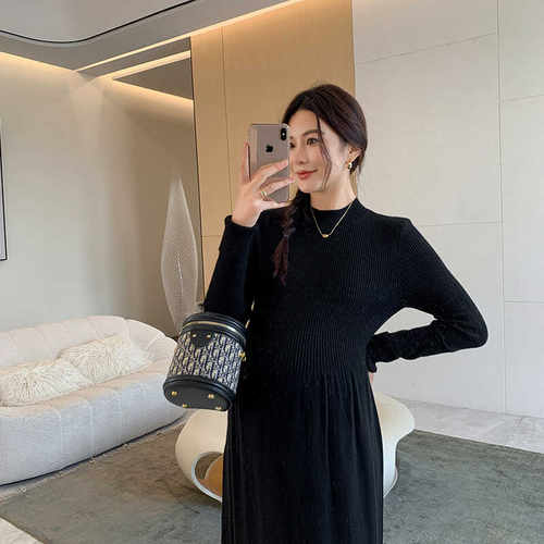 孕妇装秋冬新款针织连衣裙女打底内搭毛衣裙过膝长款大码百搭长裙
