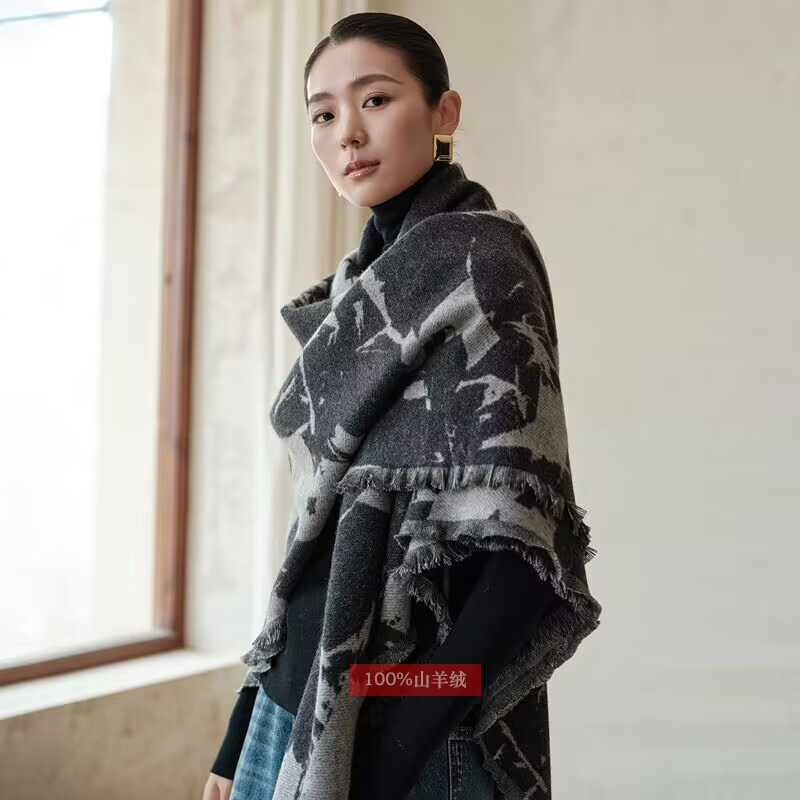 秋上新100%披肩女外搭加厚风情水墨画提花方巾拼色四季毯围巾两用