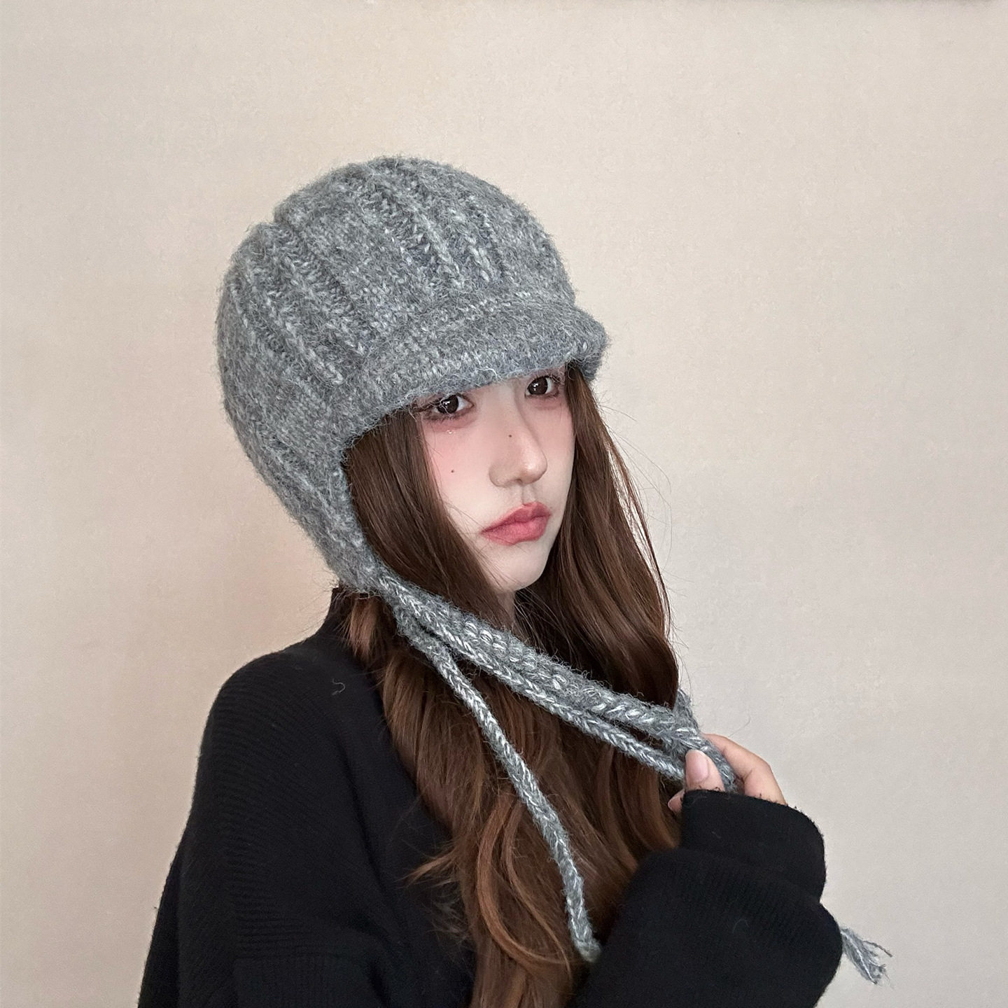 灰色鸭舌针织帽女秋冬保暖护耳显脸小绑带毛线帽个性百搭护耳帽冬