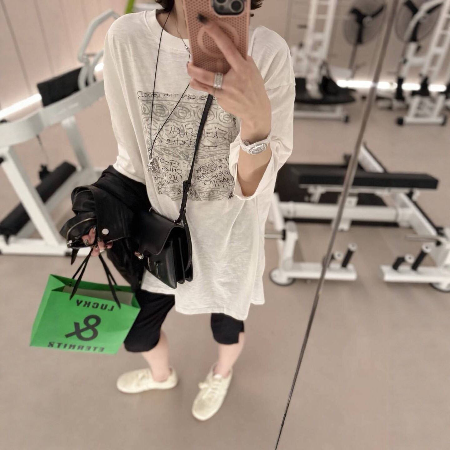 2026秋季宽松内搭打底衫女设计感手绘涂鸦中长款长袖圆领纯棉t恤