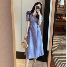 2023年新款约会小裙子轻熟风小心机长裙女装夏显瘦紫色方领连衣裙