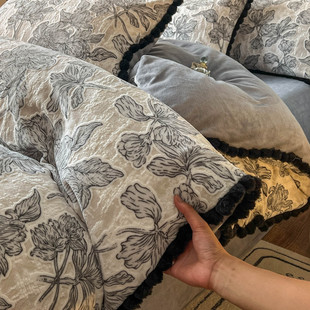 轻奢高级感雕花绒四件套主卧室冬季加厚保暖牛奶绒被套罩床单床品