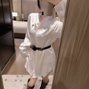  2026早春新款设计感缎面刺绣logo衬衫裙女收腰显瘦中长款衬衣裙