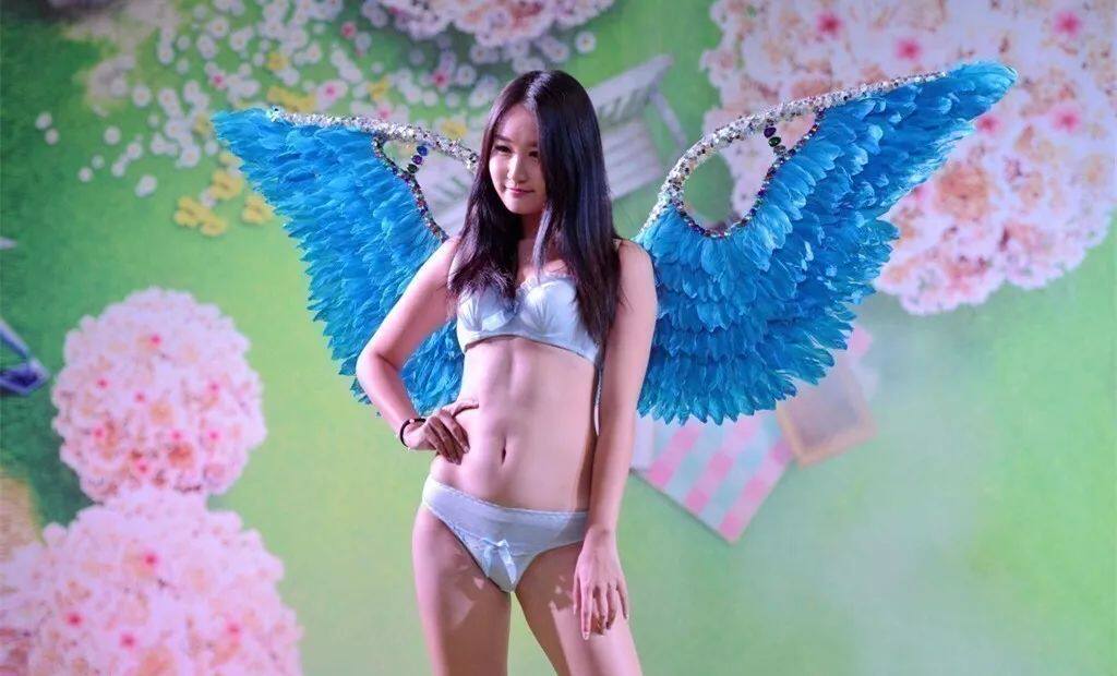维密走秀翅膀白色羽毛天使之翼大号成人表演比基尼内衣秀写真摄影