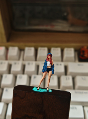 上色成品 1:64 长腿露肩戴帽 64比例人偶 微拍摆件沙盘场景摆件