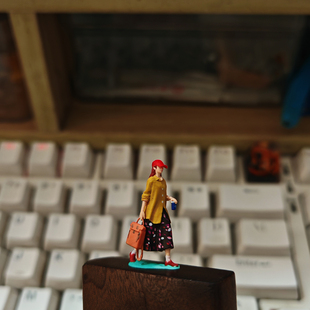 上色成品 1:64 时尚港风小姐姐 64比例人偶 微拍摆件沙盘场景摆件