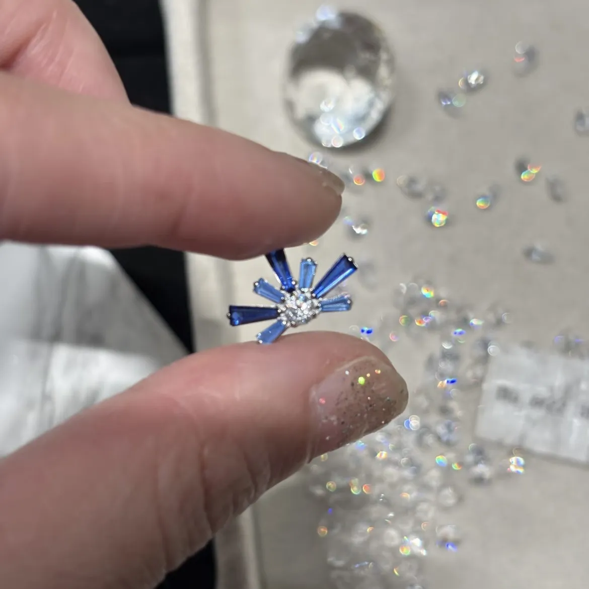 小雏菊蓝色烟花渐变锆石耳钉轻奢高级感耳骨钉耳垂钉超闪