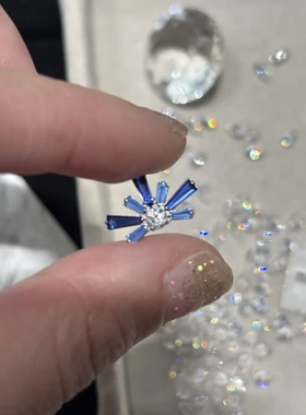 小雏菊蓝色烟花渐变锆石耳钉轻奢高级感耳骨钉耳垂钉超闪