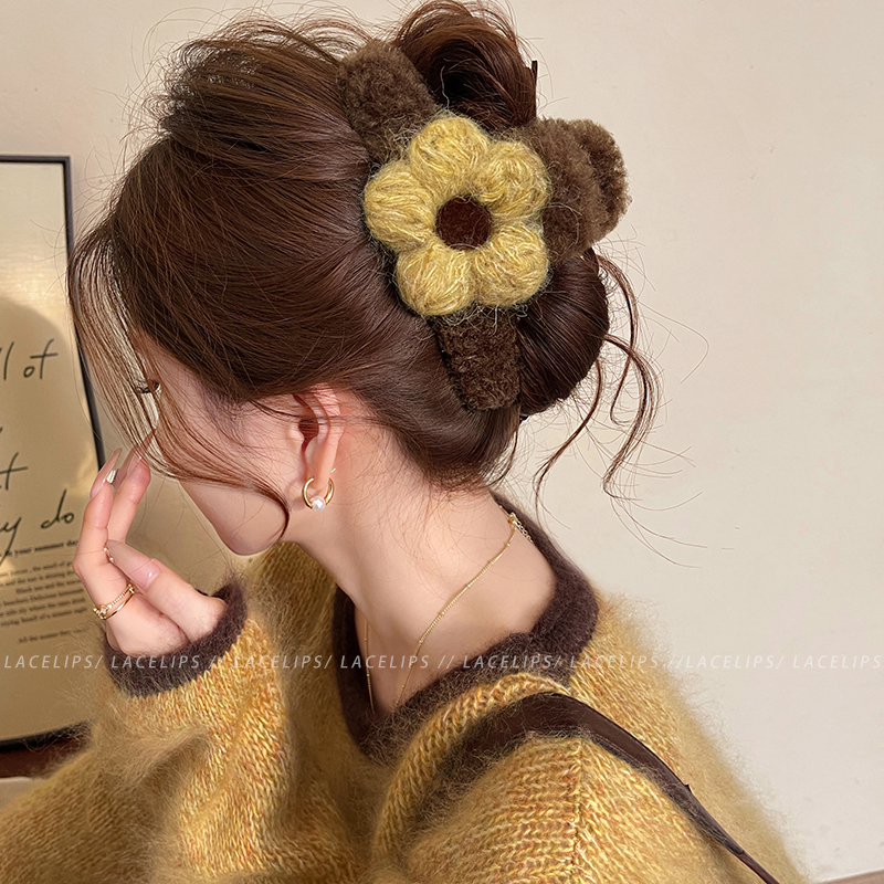 黄油可颂~头发抓夹女花朵毛绒鲨鱼夹2025新款高级感发夹秋冬发饰
