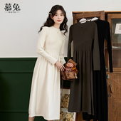 2025新款 慕兔配大衣长袖 针织连衣裙女秋季 高级感内搭毛衣打底长裙