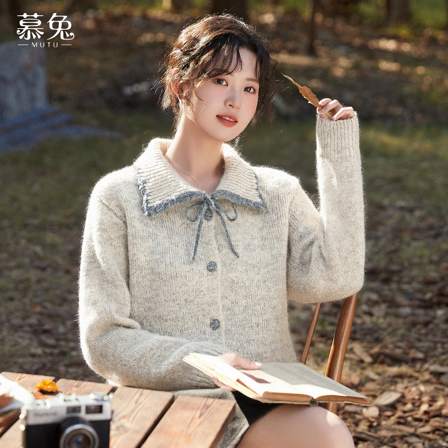 慕兔韩系撞色翻领系带毛衣