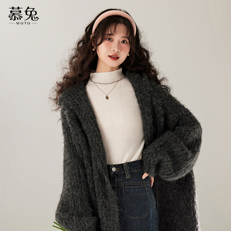 慕兔内搭半高领长袖针织衫