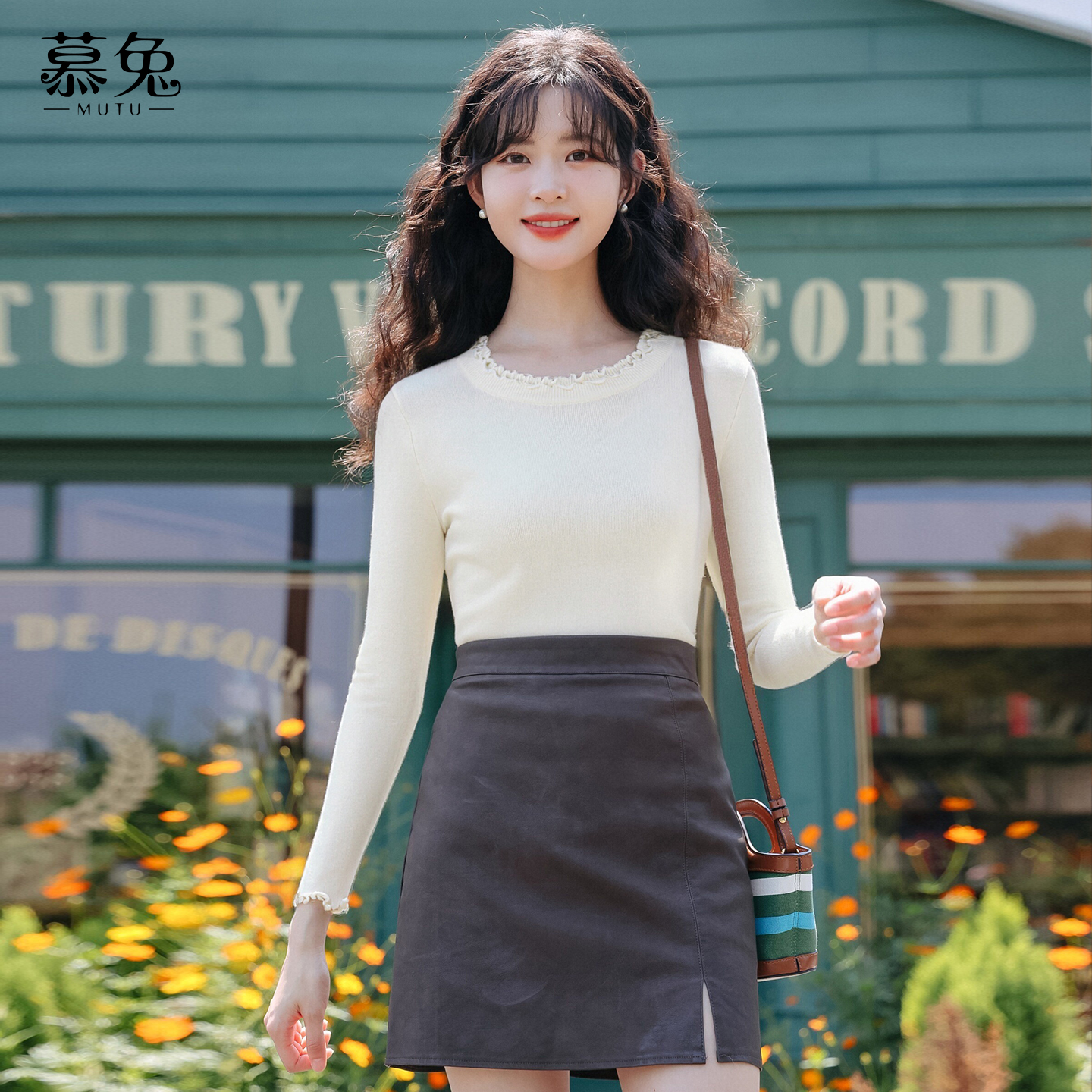 慕兔小个子黑色内搭长袖针织衫