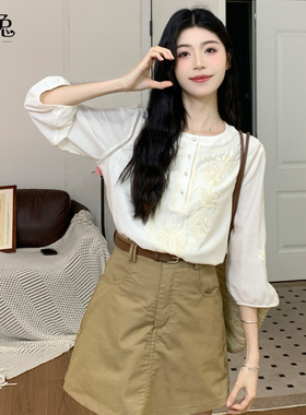 慕兔新中式国风七分袖衬衫女2025夏季新款设计感小众圆领刺绣上衣