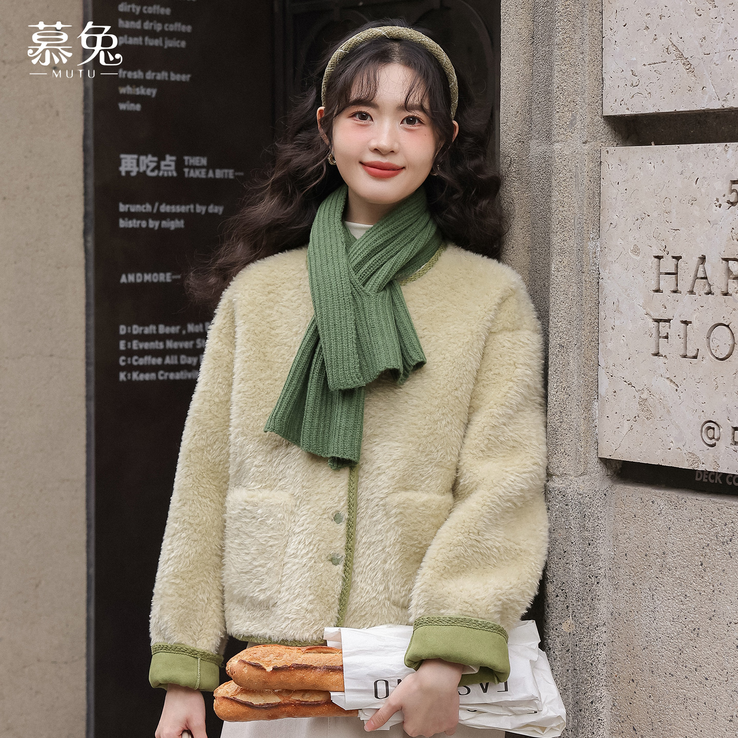 慕兔法式气质配围巾毛绒外套