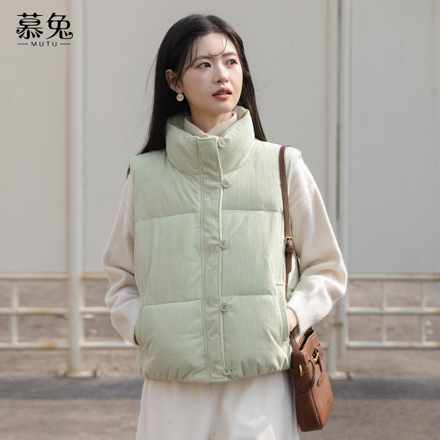 慕兔小清新绿色灯芯绒马甲