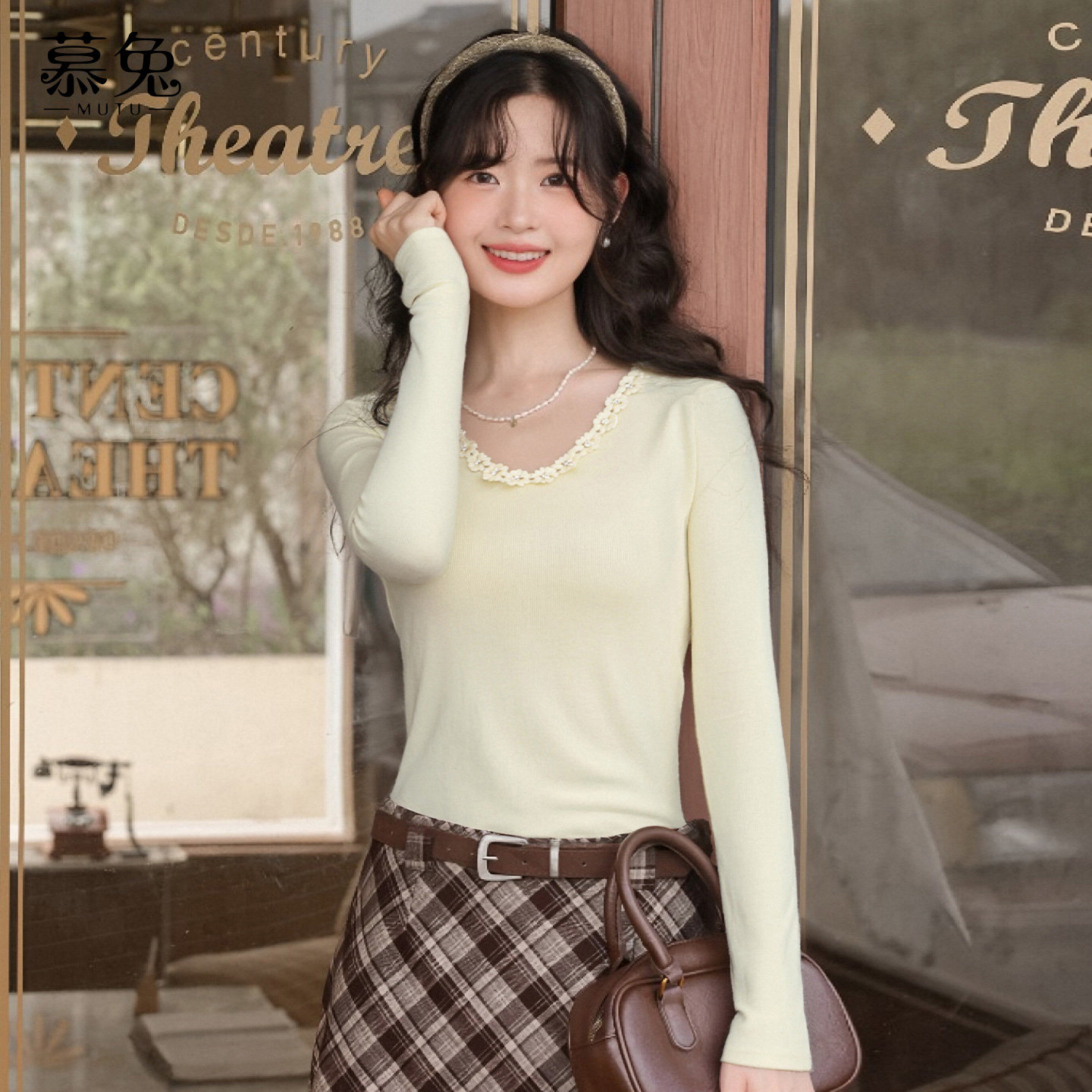 慕兔法式气质V领立体花朵打底衫女2025冬季新款修身显瘦针织上衣,女装/女士精品,毛针织衫,淘宝优惠券,粉丝福利购,淘宝优惠卷