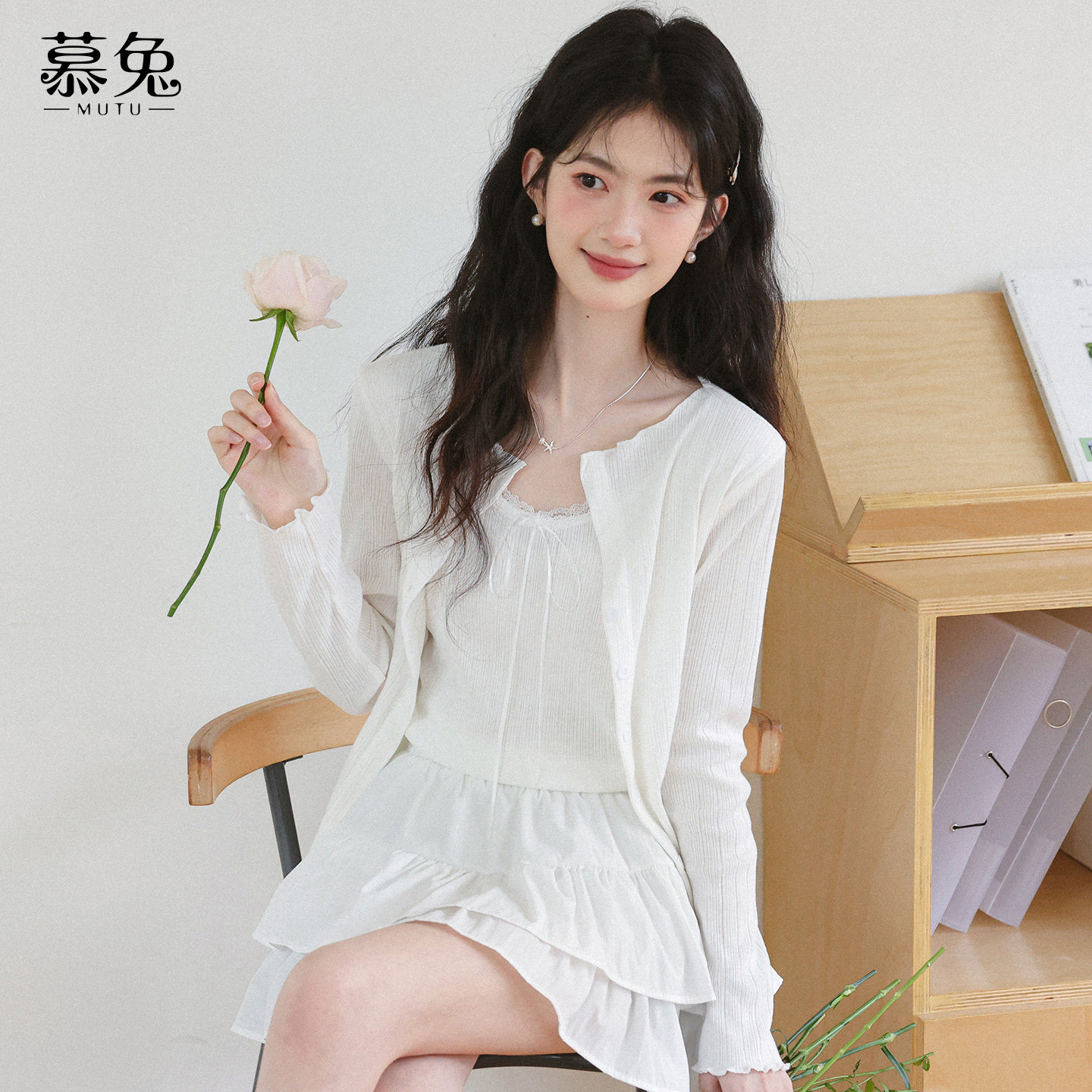 慕兔韩系温柔风假两件长袖t恤女2026春季新款设计感小众白色上衣,女装/女士精品,T恤,淘宝优惠券,粉丝福利购,淘宝优惠卷