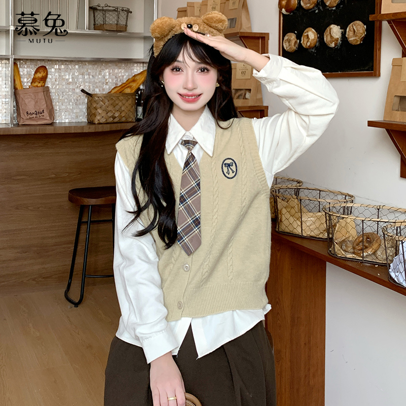 慕兔学院风针织马甲背心衬衫套装