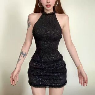 性感纯欲风收腰显瘦露肩连衣裙女夏季时尚气质纱网拼接短裙子