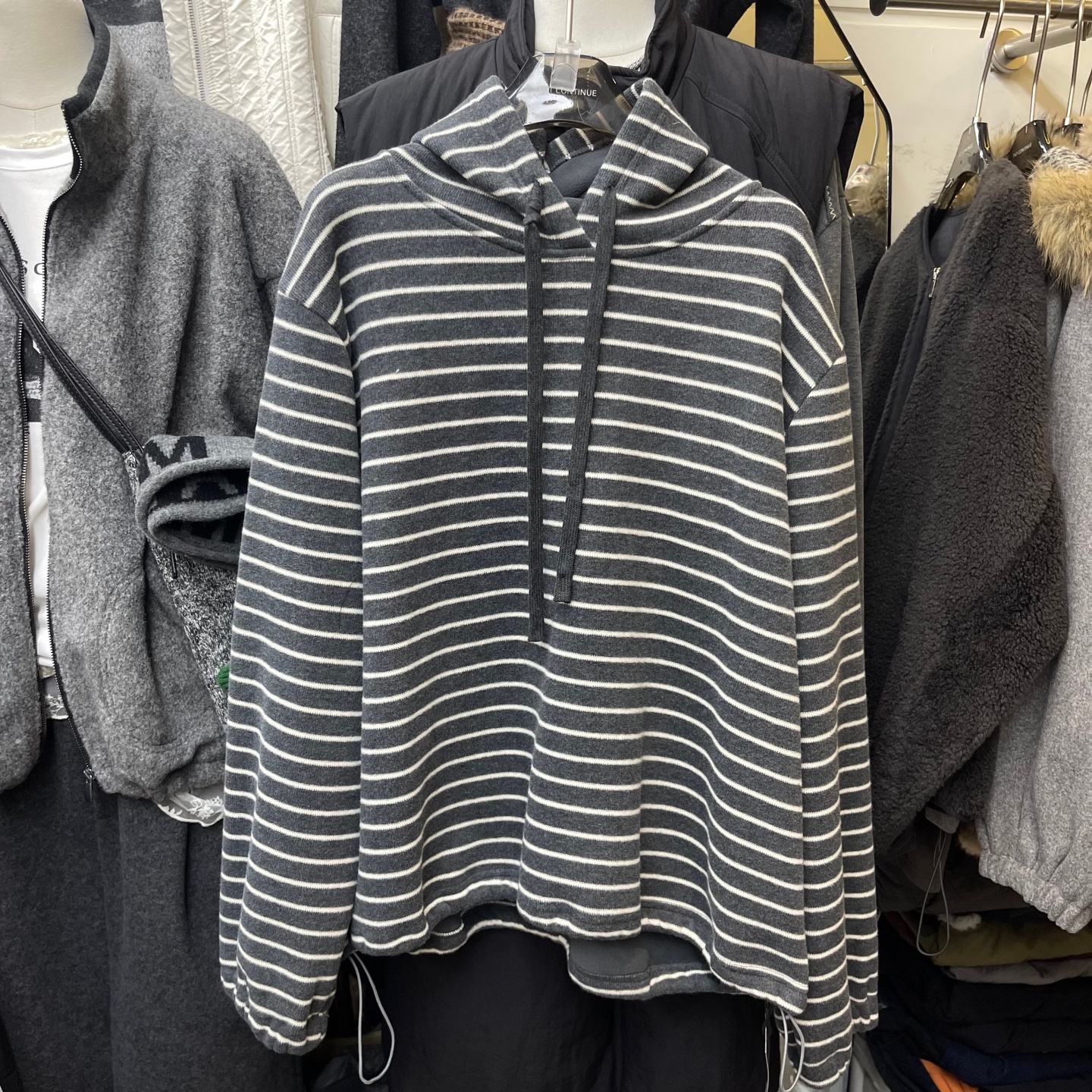 松弛感连帽加绒条纹卫衣女