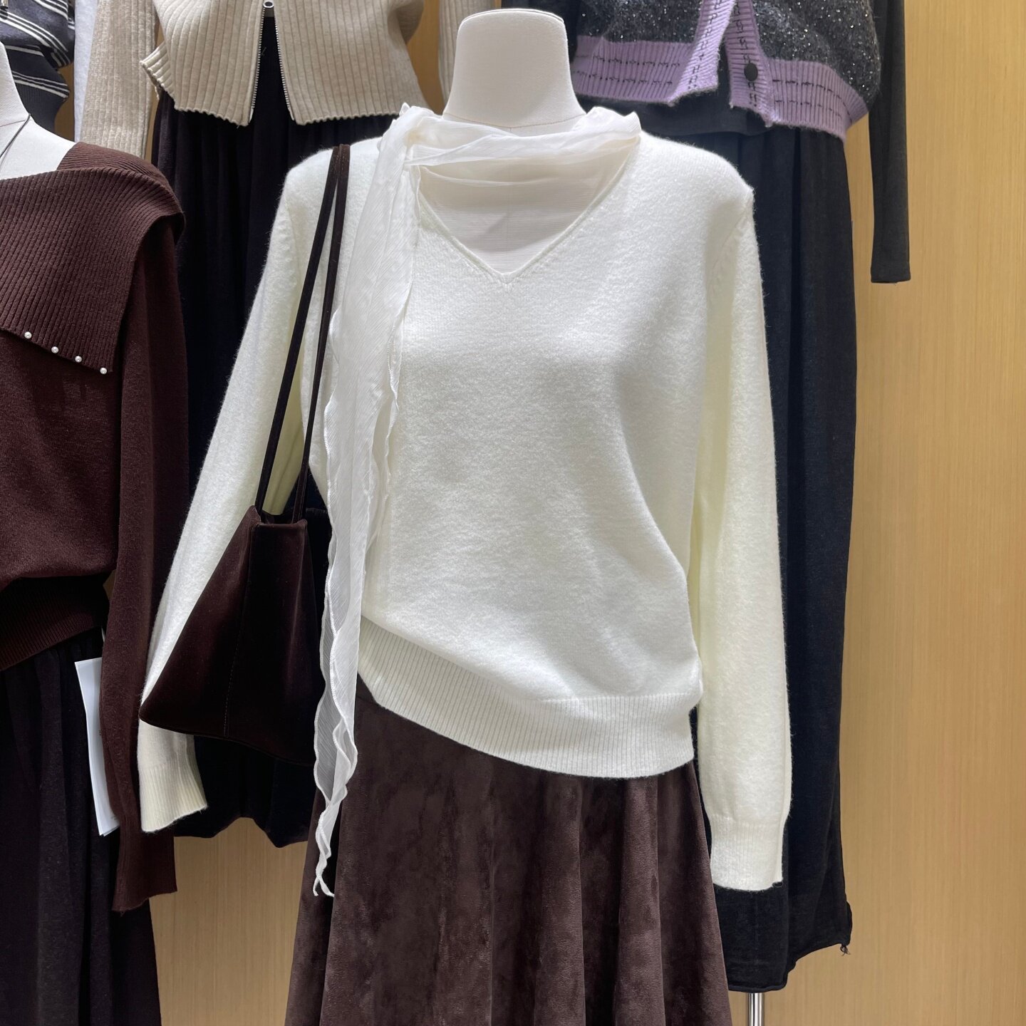 网纱飘带拼接V领长袖针织衫女