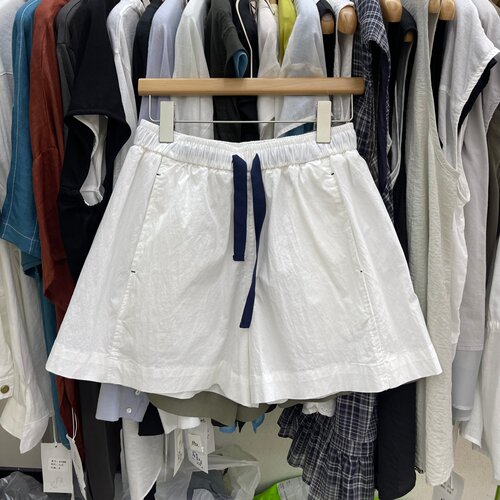 宽松休闲松紧腰A字阔腿短裤女