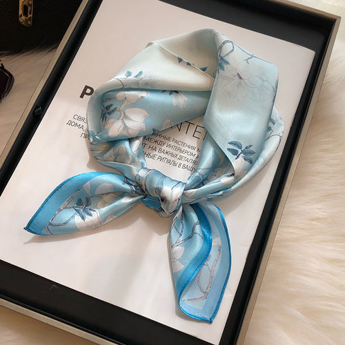 淡蓝色100%真丝丝巾高级感小方巾