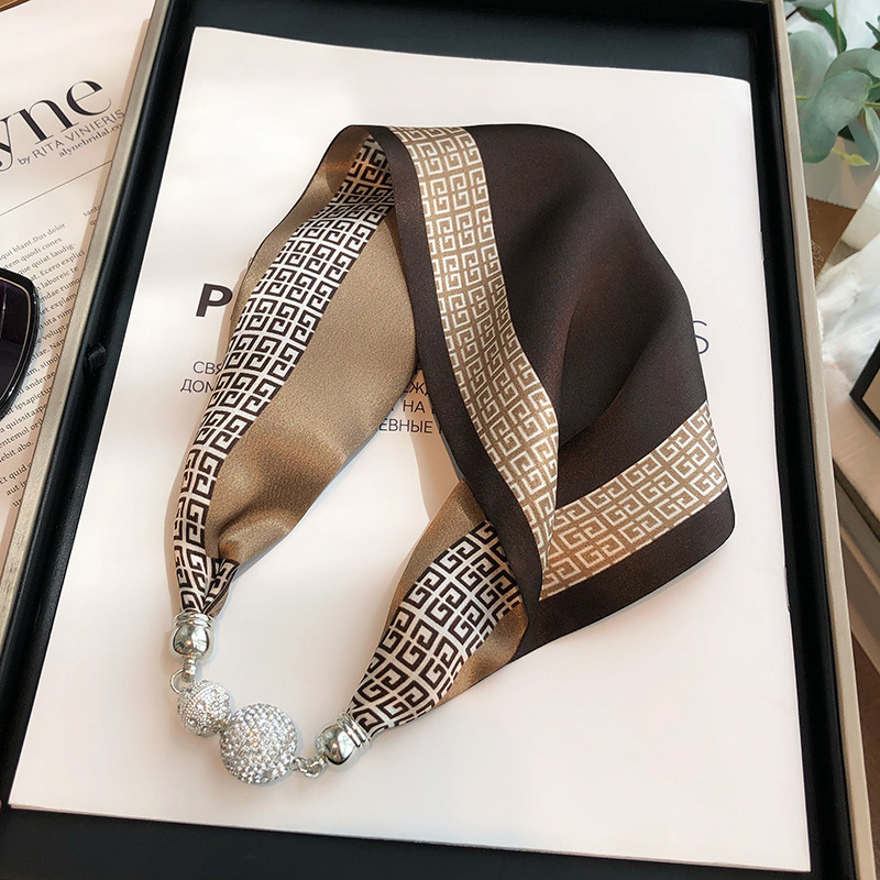 咖色百搭真丝丝巾女新款磁扣项链