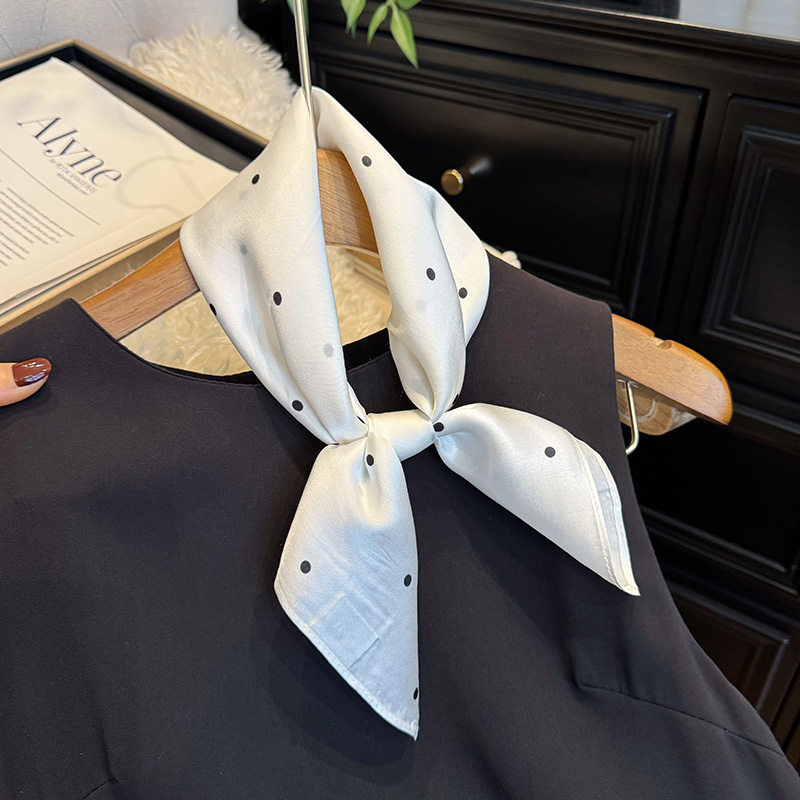 波点100%真丝丝巾女2025新款小方巾秋冬桑蚕丝百搭白色韩国小领巾