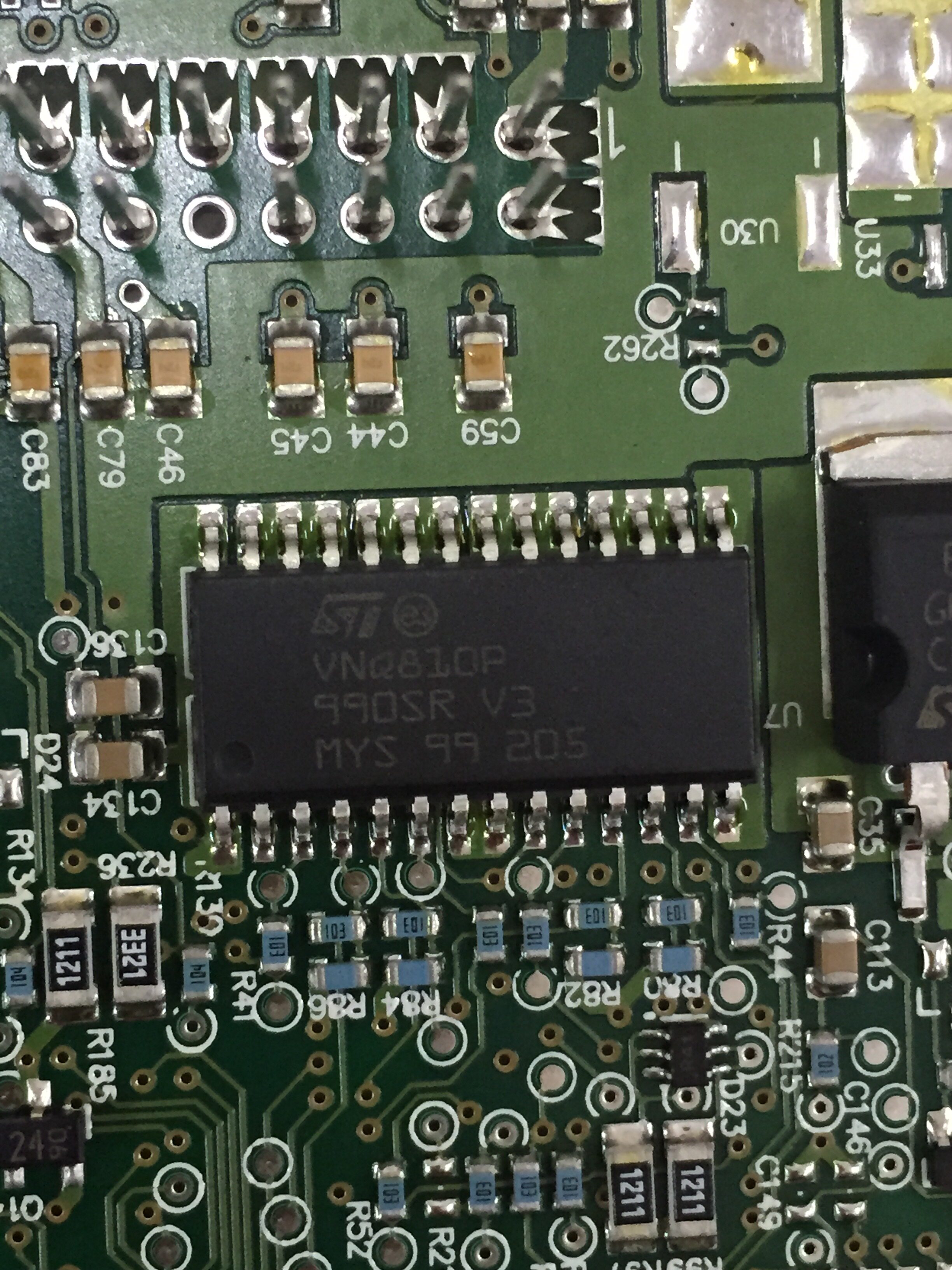 VNQ810P 汽车电脑板驱动芯片 贴片28脚 专营汽车维修IC 可直拍