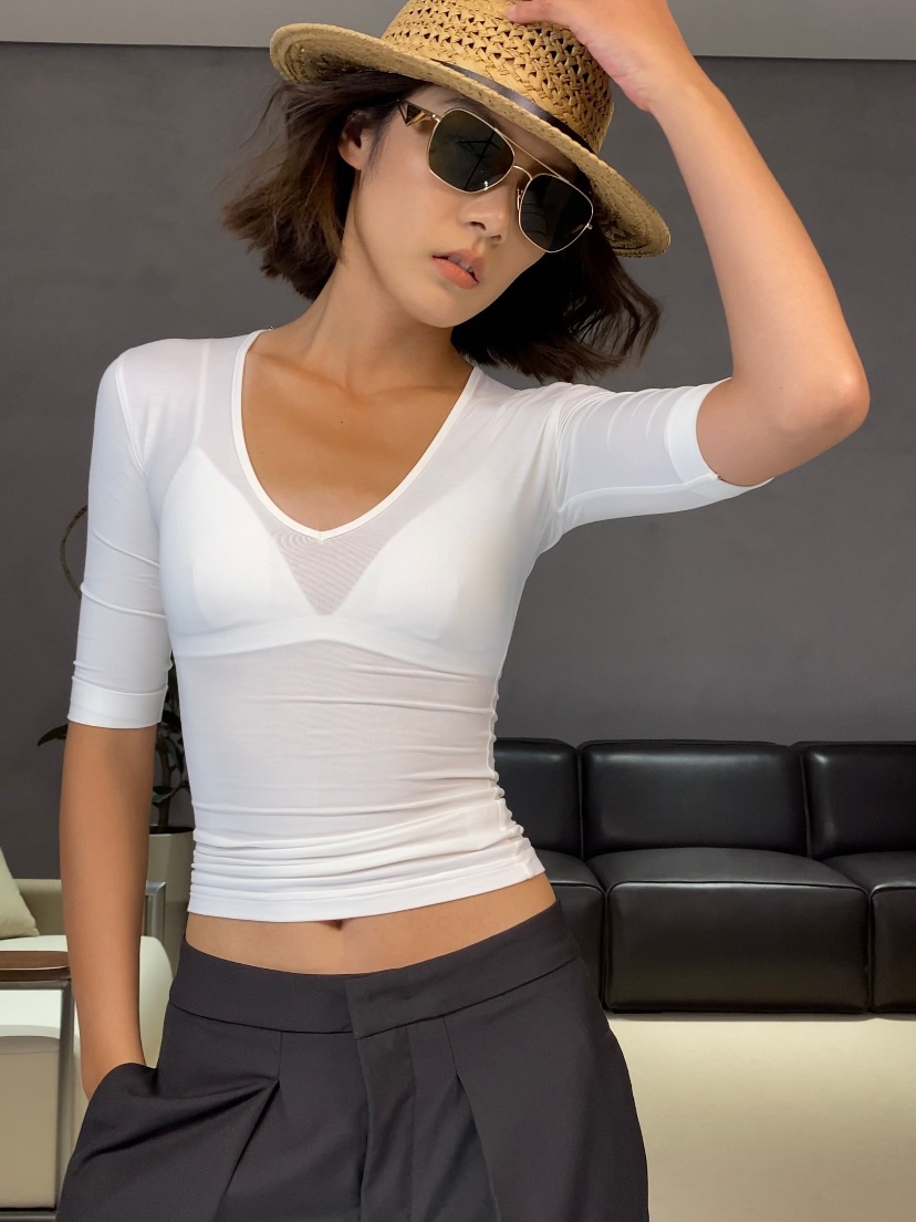 SOXORO邵小柔 | 深V领五分袖短款T恤女修身显瘦高级感