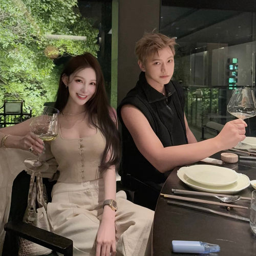网红大美女花三三同款  yb品质肤色针织方领吊带辣妹背心中款上衣