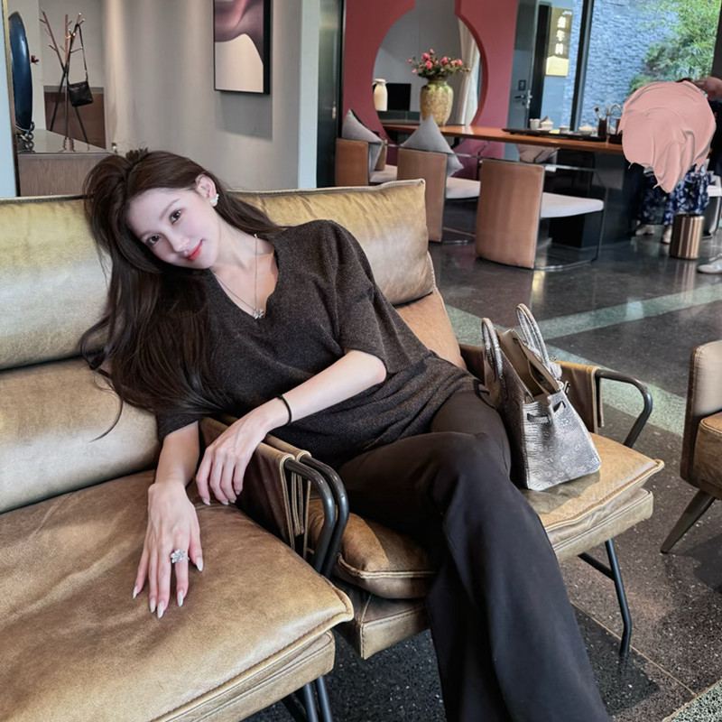 网红女神小姐姐花三三同款灰黑色气质荷叶蝙蝠袖坑条针织上衣套装