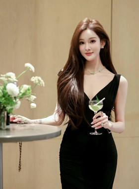 网红女神花三三同款 黑色收腰不顾则斜边下摆包臀轻礼服连衣裙