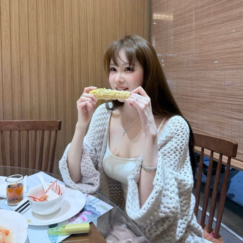 网红女神花三三同款 重工勾花细带浴袍式慵懒镂空慵懒挽袖毛衣