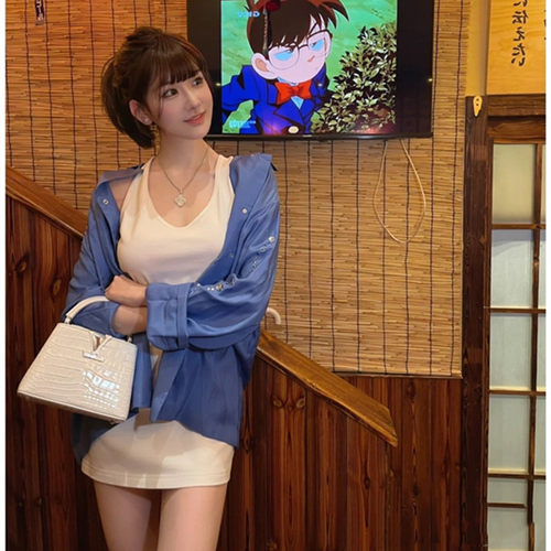 宽松显瘦，做工细致，面料舒适