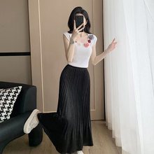 夏季时尚短款T恤立体花朵装饰薄款飞袖上衣黑色百褶半身裙套装女